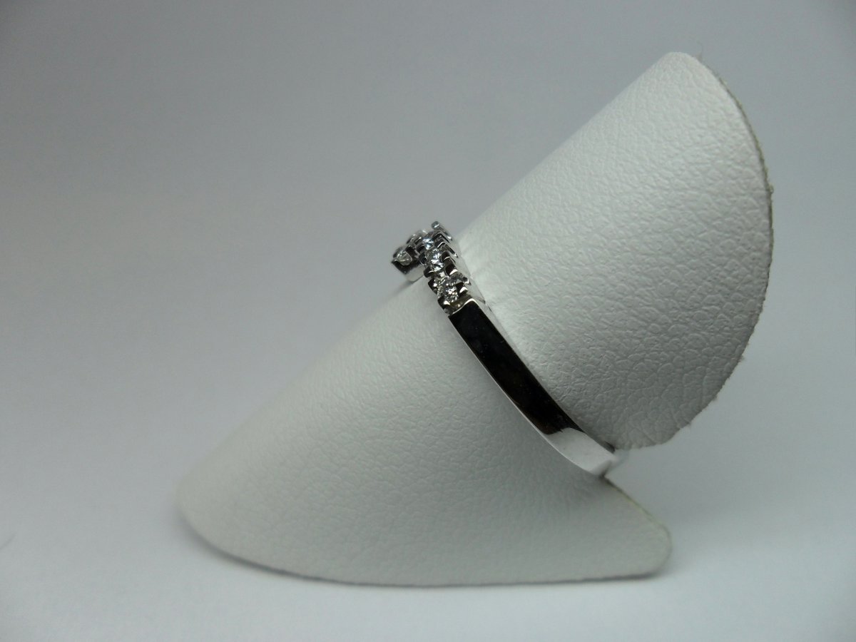 Twisted alliance ring